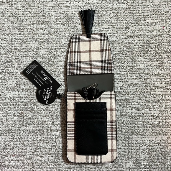 K. Carroll Harper RFID Crossbody - Picture 3 of 5